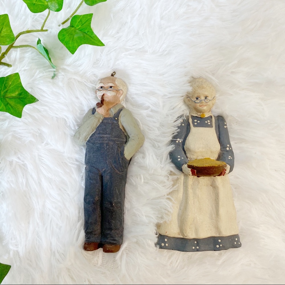 Vintage Grandma And Grandpa Pair Of Wall Hanging Figurines Decor